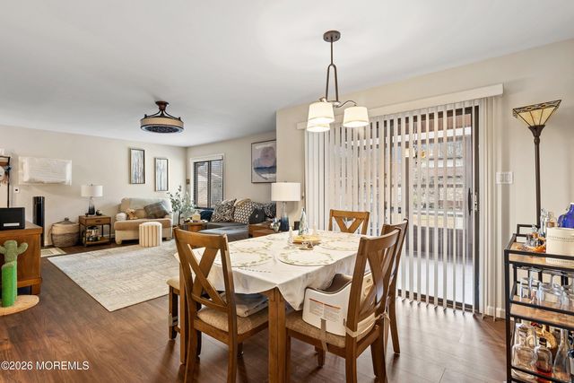 125 Amberly Drive F, Manalapan, NJ 07726