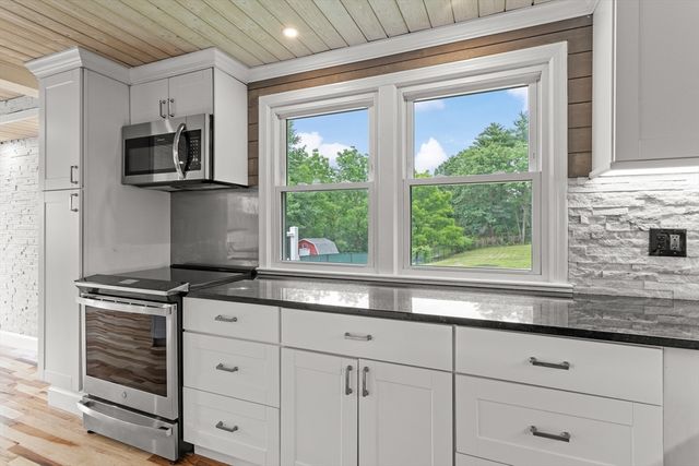 540 Bodwell Rd, Manchester, NH 03109