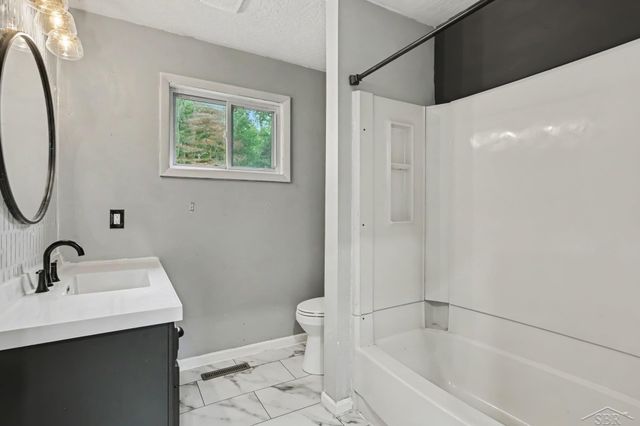 3905 Lauckner Lane, Freeland, MI 48623