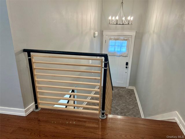 30 Mayflower Lane, East Setauket, NY 11733