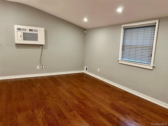 30 Mayflower Lane, East Setauket, NY 11733