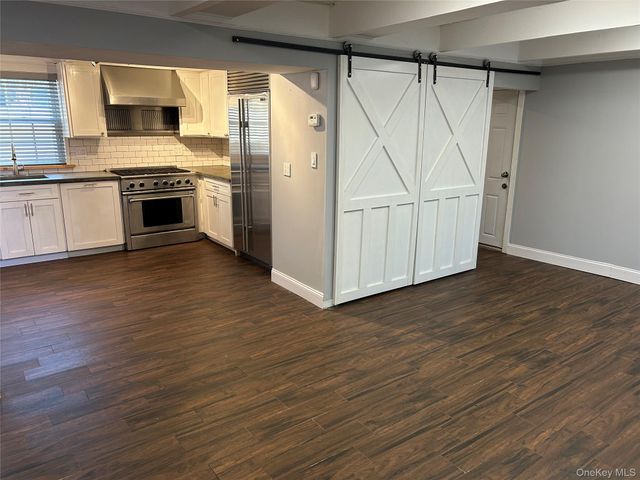 30 Mayflower Lane, East Setauket, NY 11733