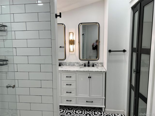 30 Mayflower Lane, East Setauket, NY 11733