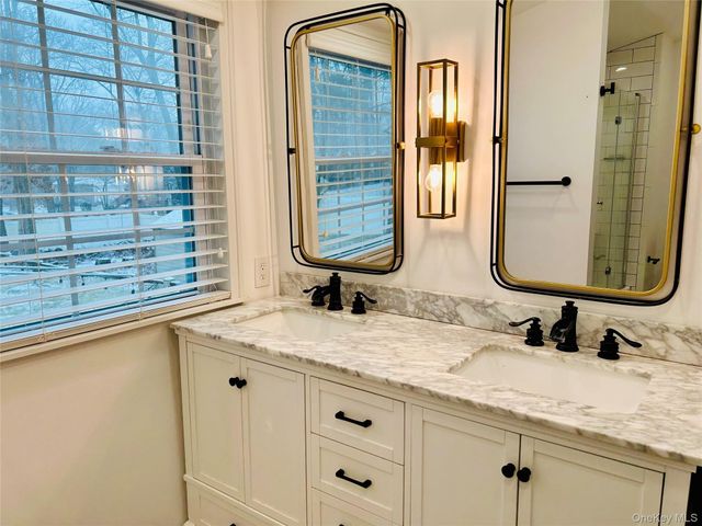 30 Mayflower Lane, East Setauket, NY 11733