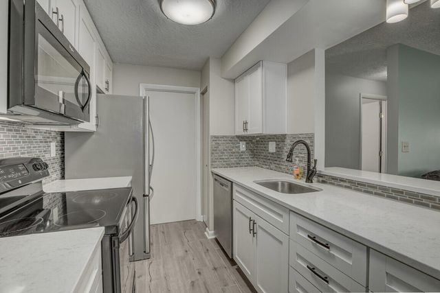 100 Creekwood Drive, 8, Wilder, KY 41071