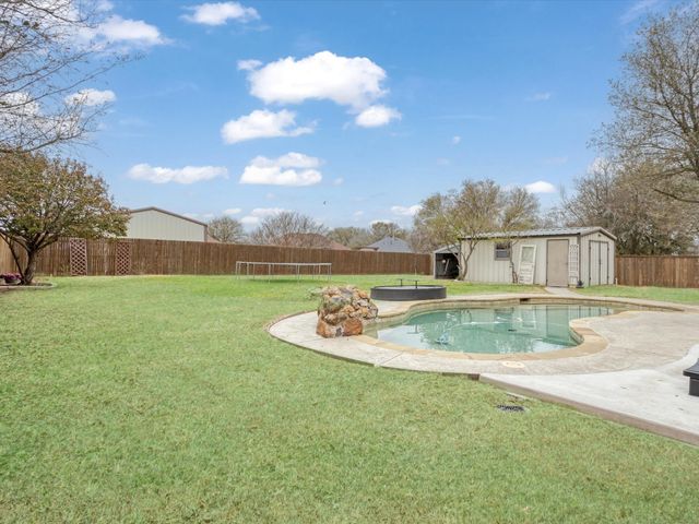 306 Sunshine Trail, Bells, TX 75414
