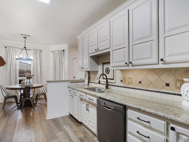 306 Sunshine Trail, Bells, TX 75414