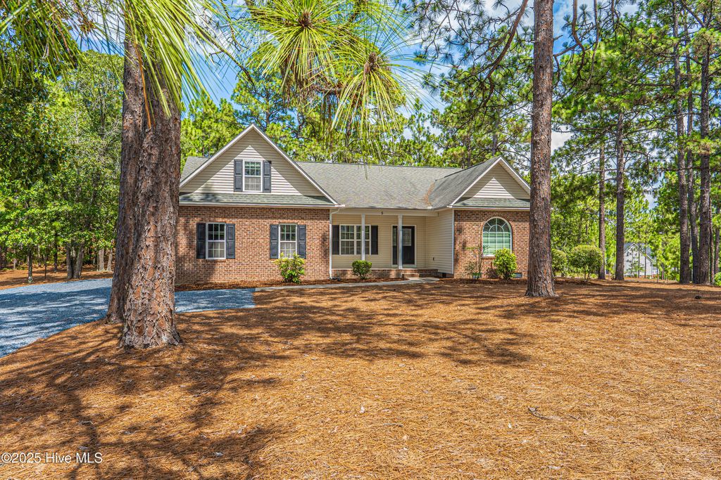 5 Pine Glen Court, Foxfire Village, NC 27281