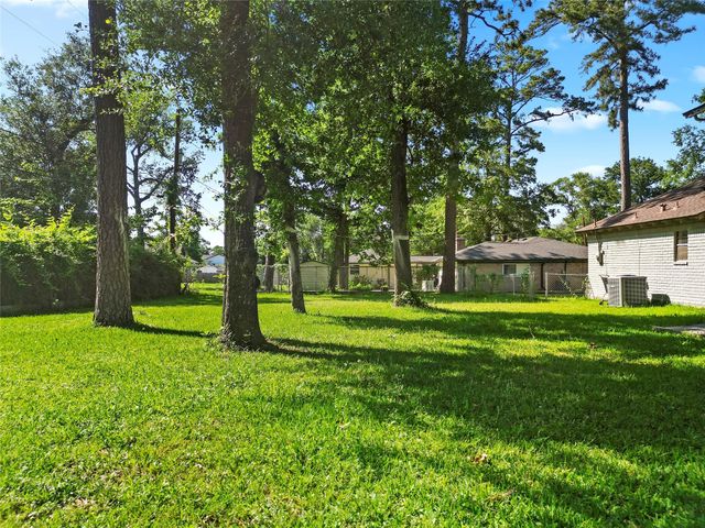 204 Pine Valley Street, Huntsville, TX 77320