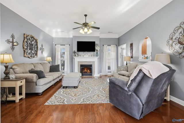 3706 Hatfield Cove SW, Decatur, AL 35603