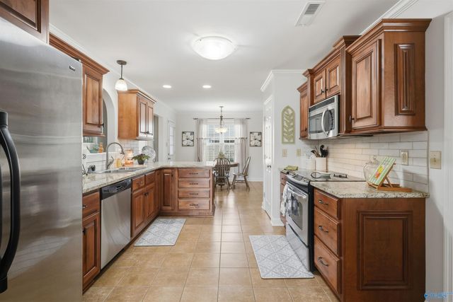 3706 Hatfield Cove SW, Decatur, AL 35603