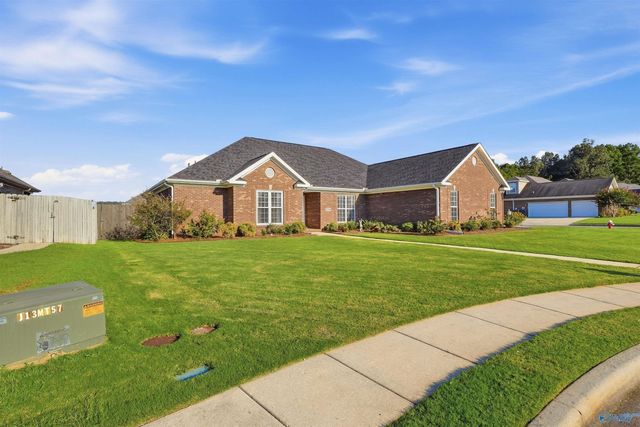 3706 Hatfield Cove SW, Decatur, AL 35603