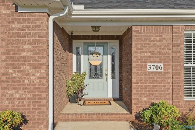 3706 Hatfield Cove SW, Decatur, AL 35603