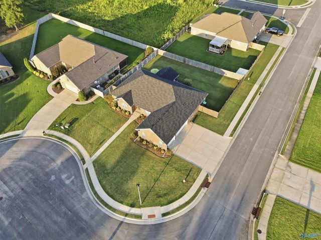 3706 Hatfield Cove SW, Decatur, AL 35603