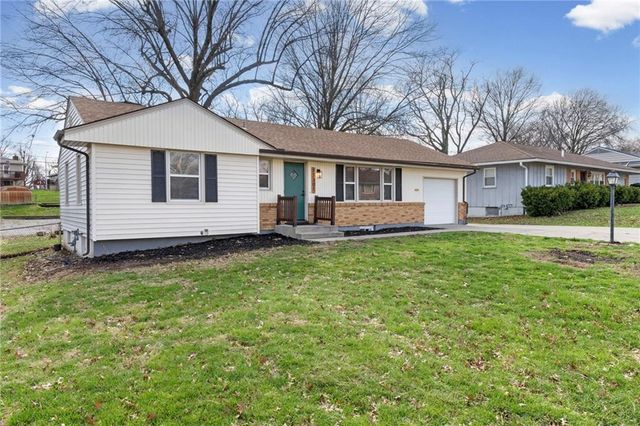 17301 E Cheyenne Drive, Independence, MO 64056