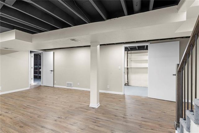 17301 E Cheyenne Drive, Independence, MO 64056