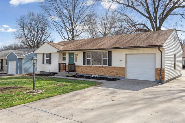 17301 E Cheyenne Drive, Independence, MO 64056