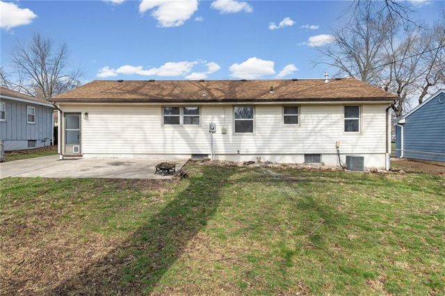 17301 E Cheyenne Drive, Independence, MO 64056