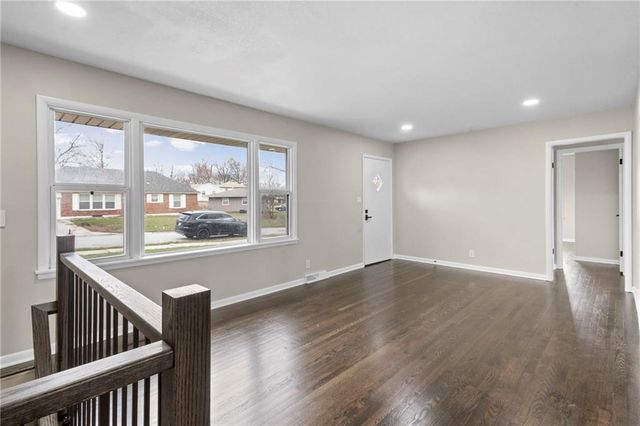 17301 E Cheyenne Drive, Independence, MO 64056