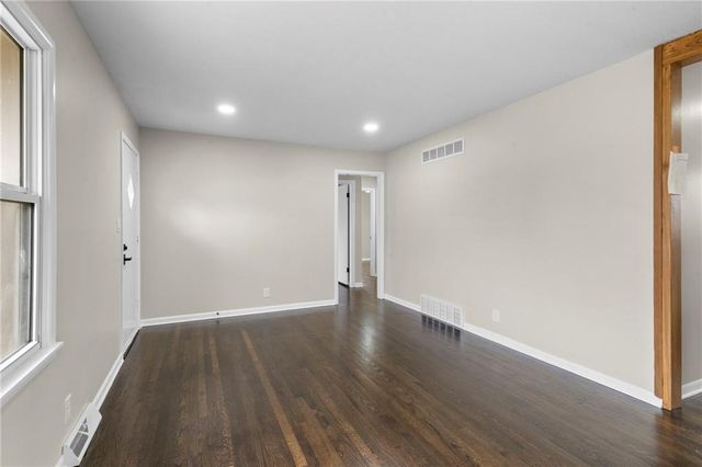 17301 E Cheyenne Drive, Independence, MO 64056