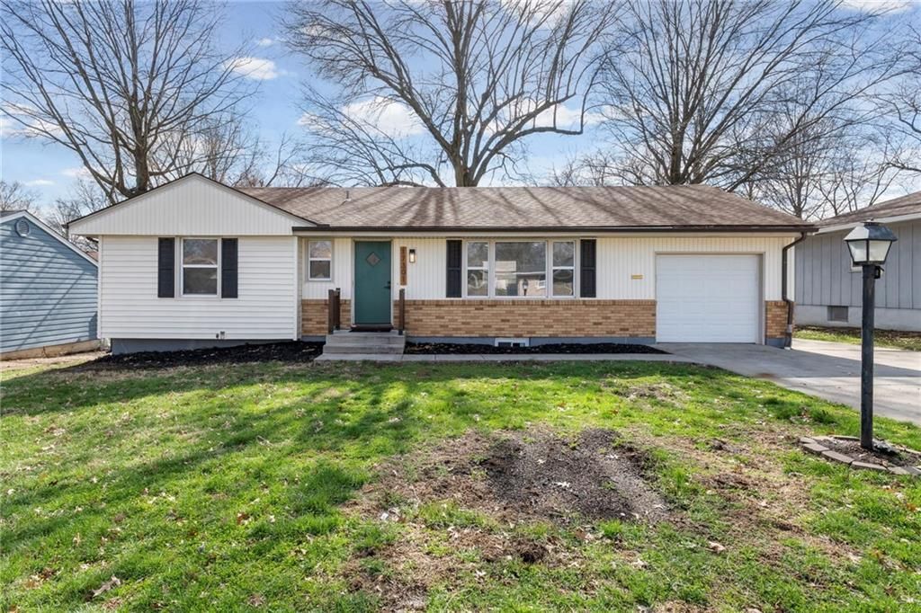 17301 E Cheyenne Drive, Independence, MO 64056