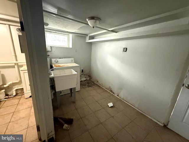 2 HOLLYWOOD AVE, Trenton, NJ 08609