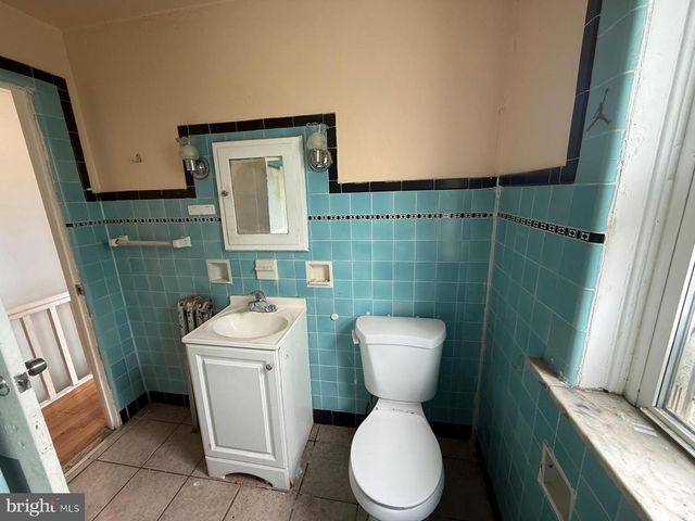 2 HOLLYWOOD AVE, Trenton, NJ 08609