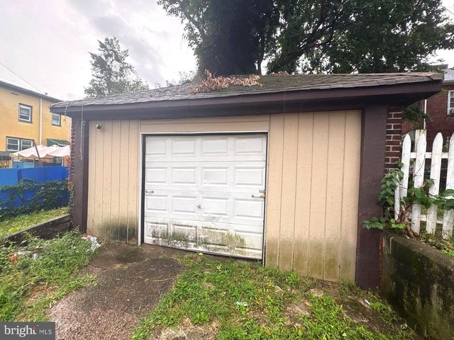 2 HOLLYWOOD AVE, Trenton, NJ 08609