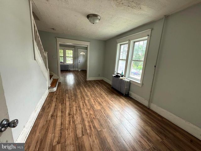 2 HOLLYWOOD AVE, Trenton, NJ 08609
