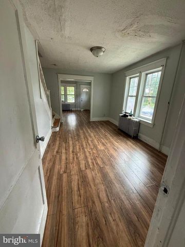 2 HOLLYWOOD AVE, Trenton, NJ 08609