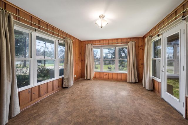 232 S Holland, Bellville, TX 77418