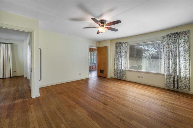 232 S Holland, Bellville, TX 77418