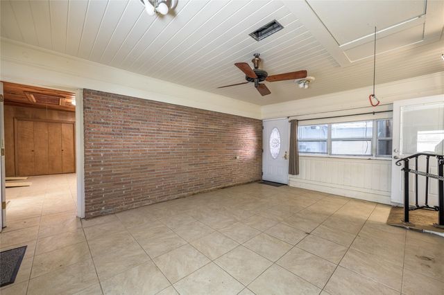 232 S Holland, Bellville, TX 77418