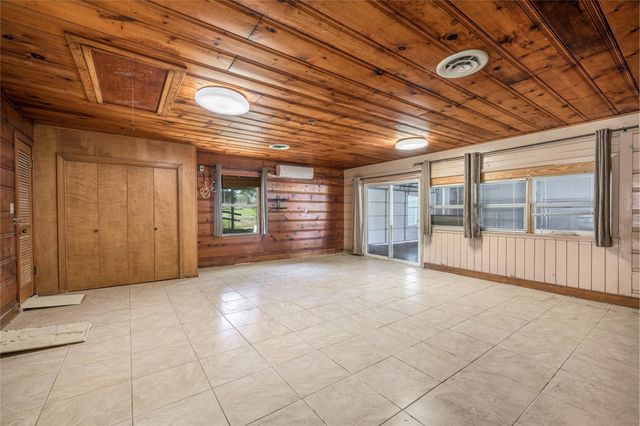 232 S Holland, Bellville, TX 77418