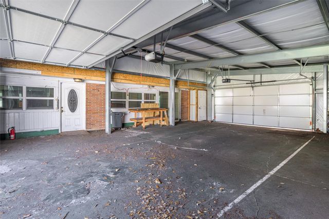 232 S Holland, Bellville, TX 77418