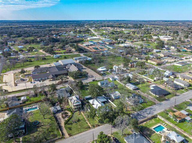 232 S Holland, Bellville, TX 77418