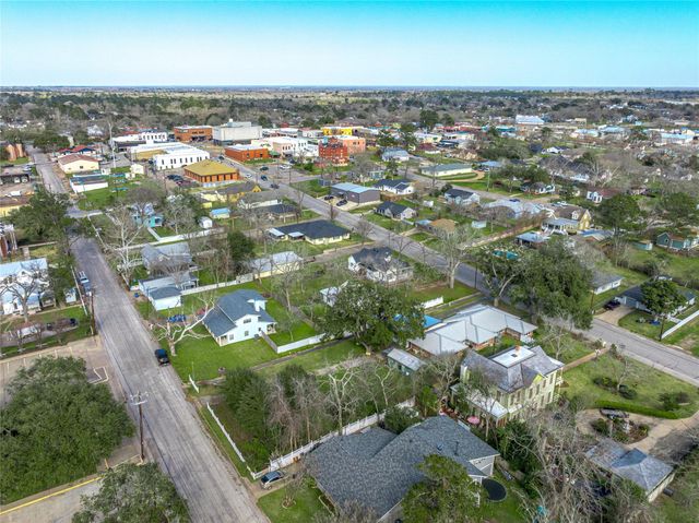 232 S Holland, Bellville, TX 77418