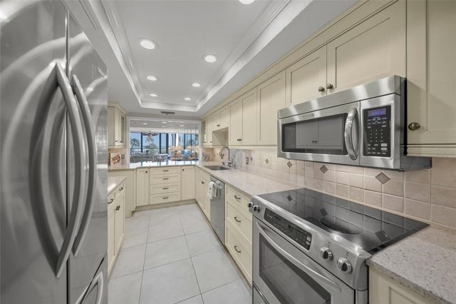 5740 MIDNIGHT PASS ROAD 104F, Sarasota, FL 34242