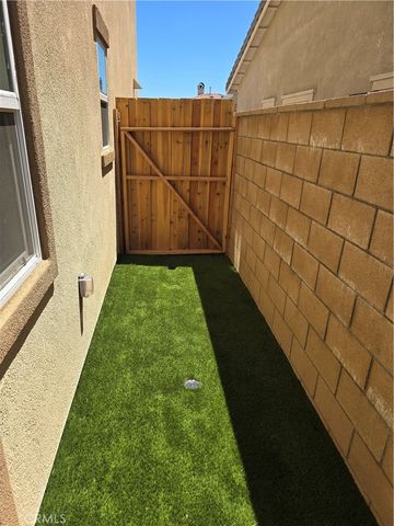 15547 Kings Peak, Fontana, CA 92336