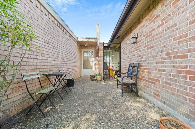 1314 Town Circle 1, Baytown, TX 77520