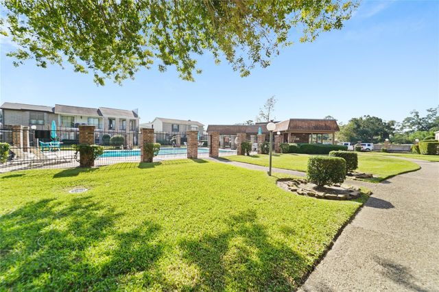 1314 Town Circle 1, Baytown, TX 77520