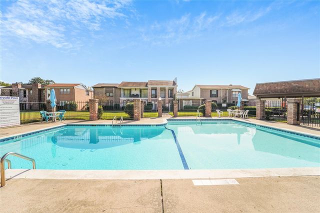 1314 Town Circle 1, Baytown, TX 77520