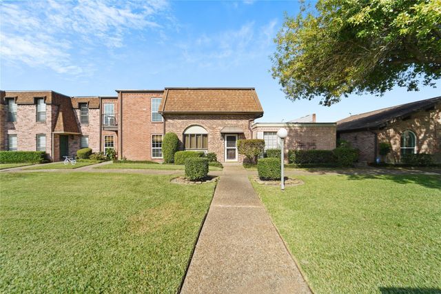 1314 Town Circle 1, Baytown, TX 77520
