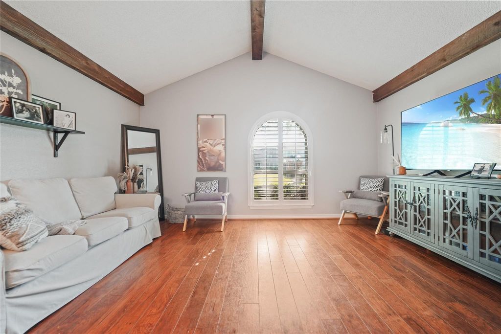 1314 Town Circle 1, Baytown, TX 77520