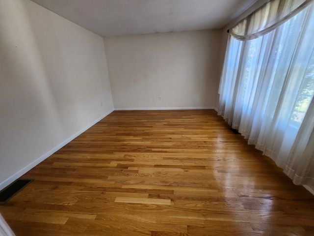 20 Woodridge Rd, Millbury, MA 01527