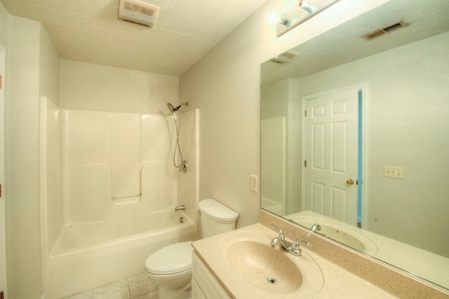 20 Woodridge Rd, Millbury, MA 01527