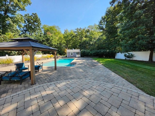 20 Woodridge Rd, Millbury, MA 01527