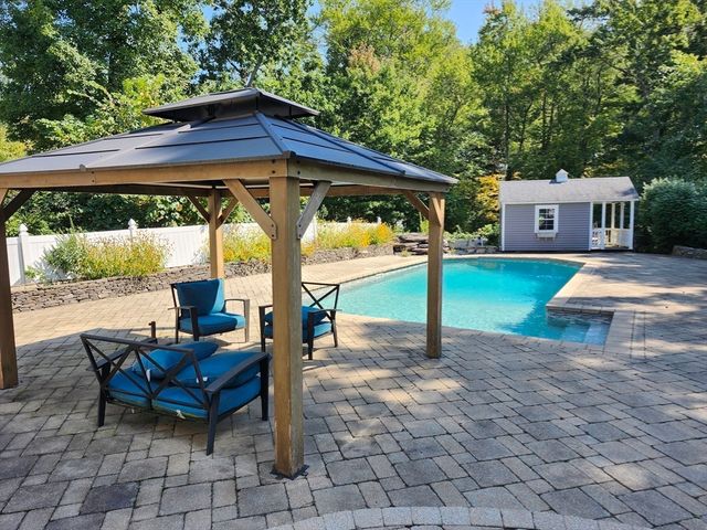 20 Woodridge Rd, Millbury, MA 01527