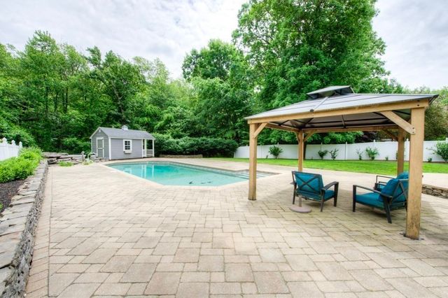 20 Woodridge Rd, Millbury, MA 01527