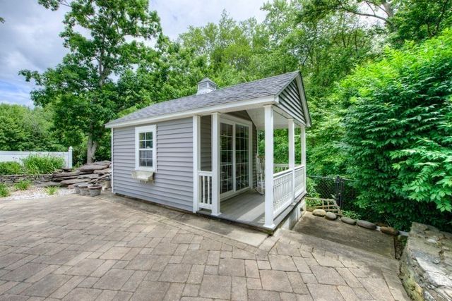 20 Woodridge Rd, Millbury, MA 01527